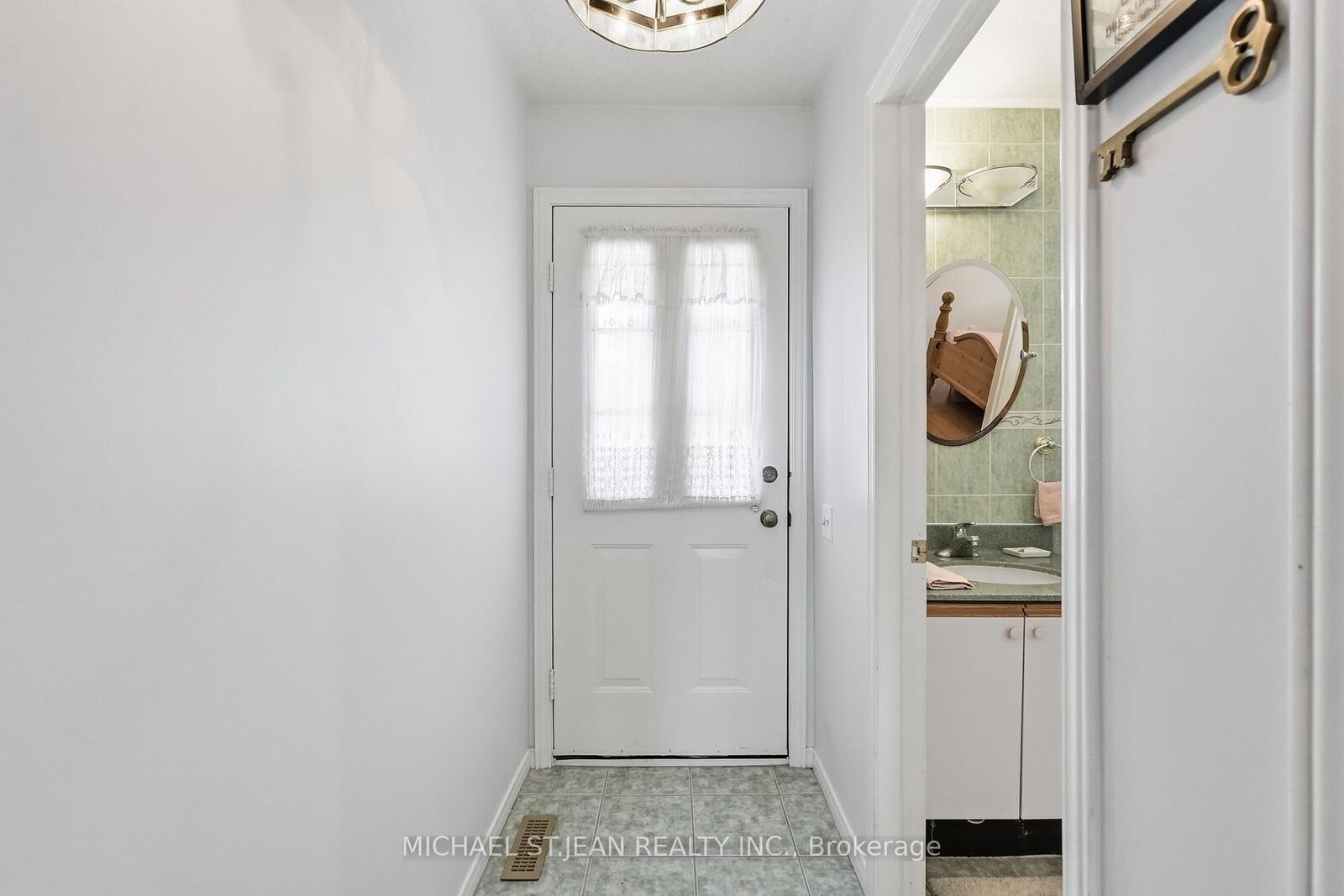 Property Photo: 225 Silverbirch Boulevard ON L0R 1W0