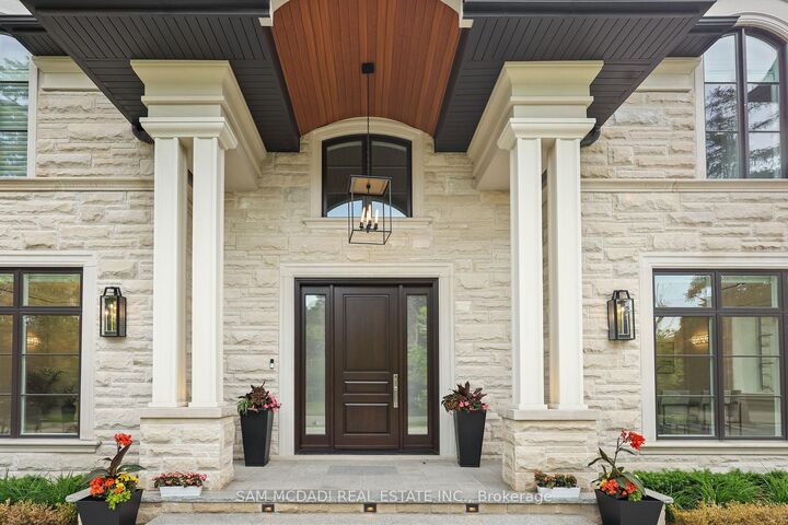 Property Photo: 1342 Nocturne Court ON L5H 2L8
