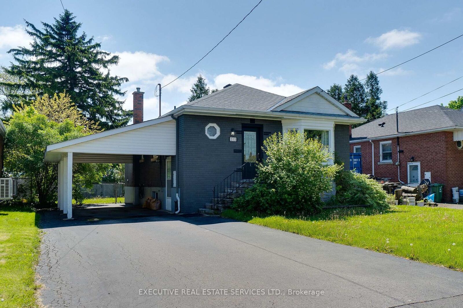 Property Photo:  213 East 32nd Street  ON L8V 3S3 