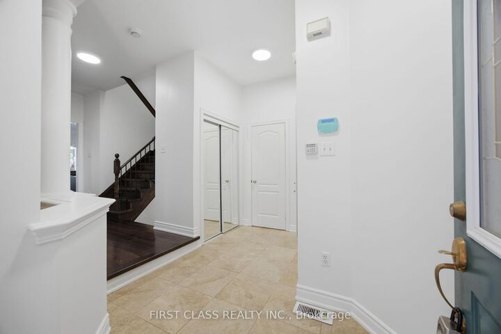 Property Photo:  99 Nottingham Drive  ON L4S 2A1 
