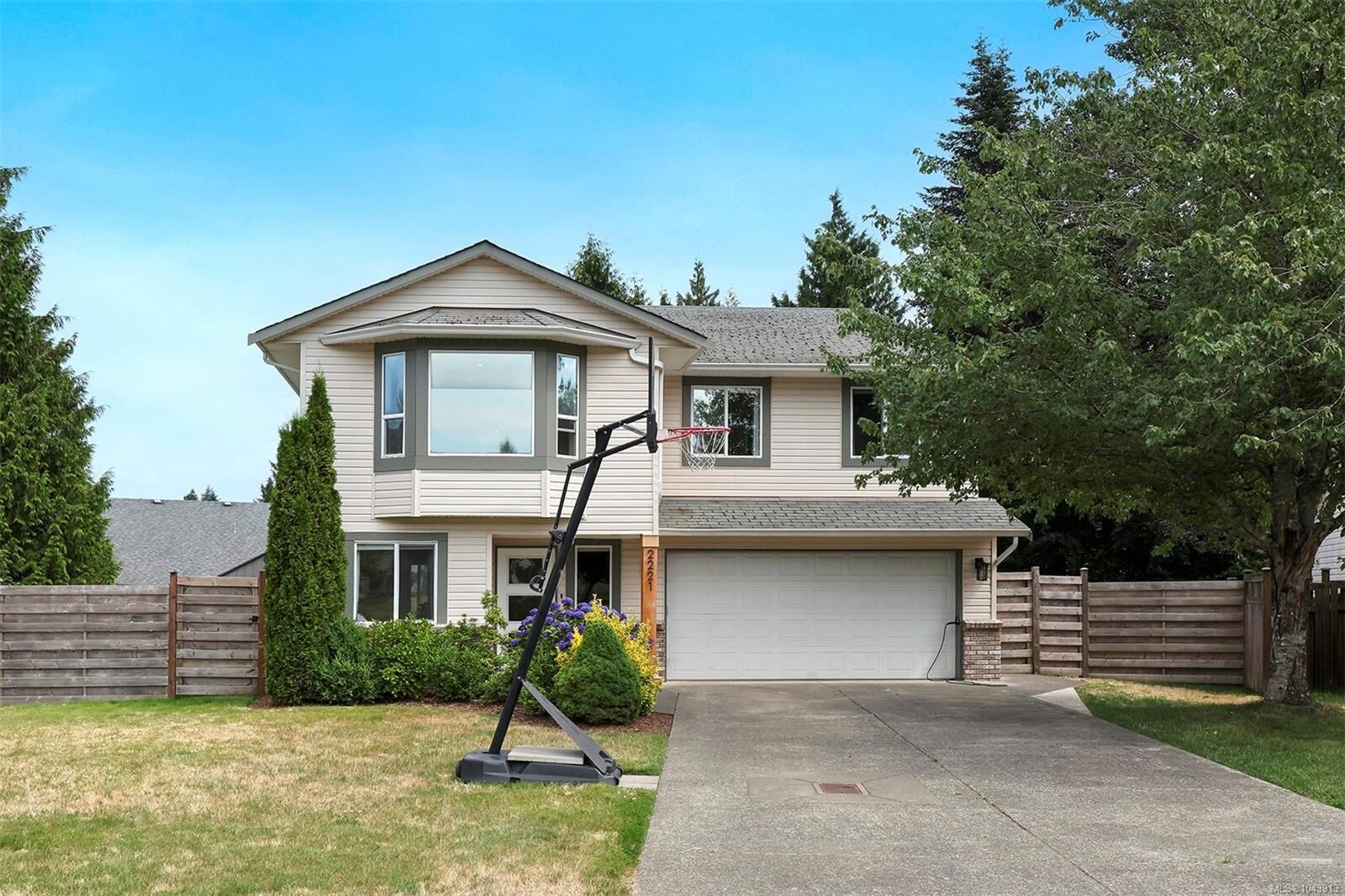 Property Photo:  2221 Heron Cres  BC V9M 3Y2 