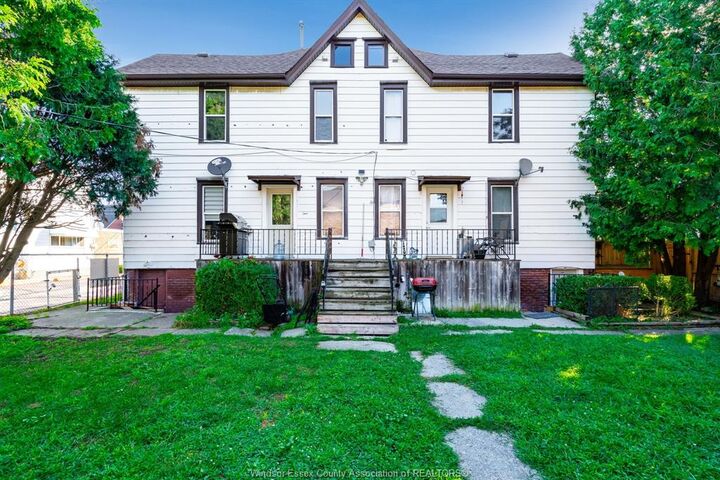 Property Photo: 262-264 Queen Street ON N7M 2H3