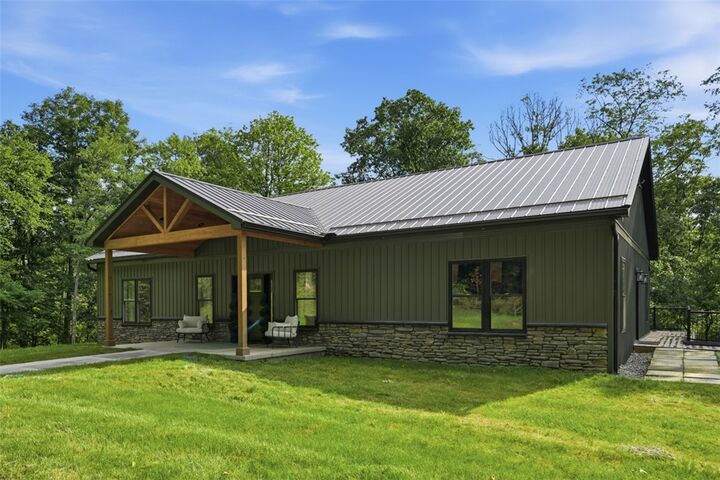 Property Photo:  521 Creek Rd  PA 15019 