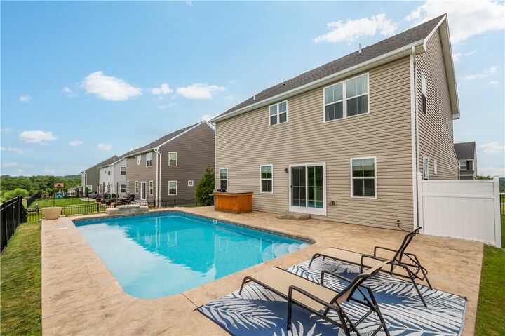 Property Photo: 250 Regency Dr PA 15330