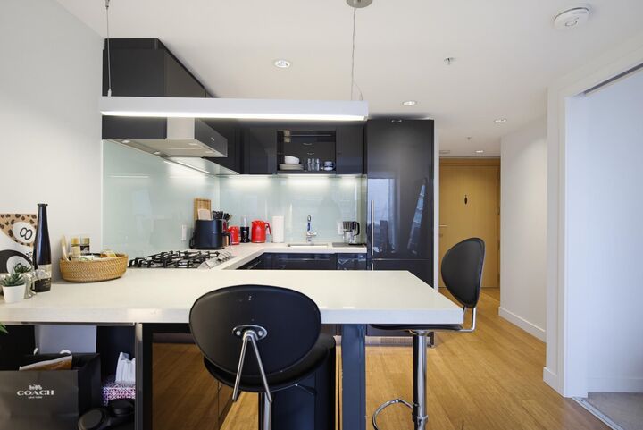 Property Photo: 777 Richards Street 1711 BC V6B 0M6