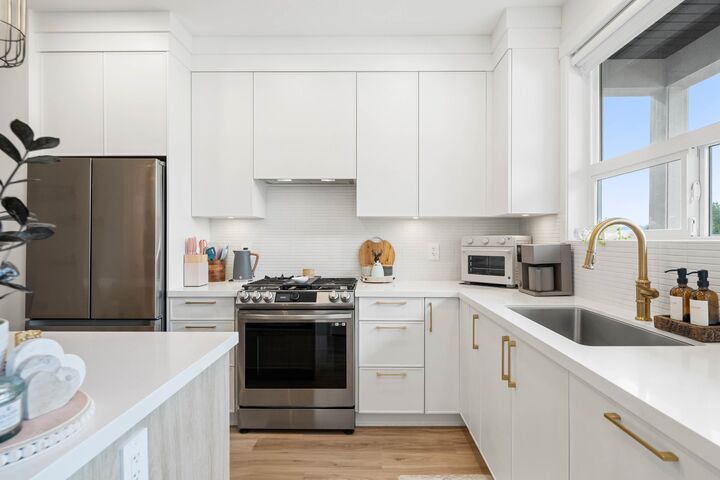 Property Photo:  25097 112 Avenue  BC V2W 0K6 