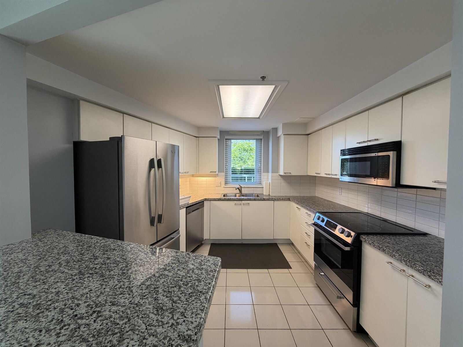 Property Photo:  388 Drake Street 105  BC V6B 6A8 