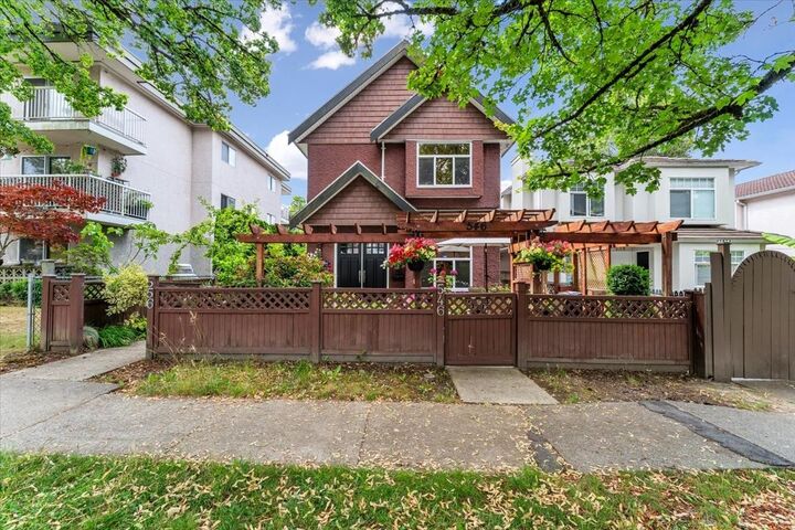 Property Photo: 546 E 44th Avenue BC V5W 1W5