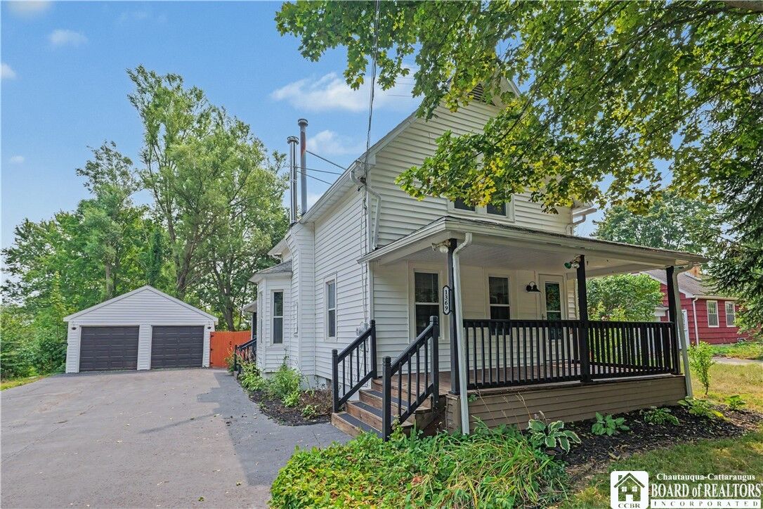 Property Photo: 1369 Sturgeon Point Road NY 14047