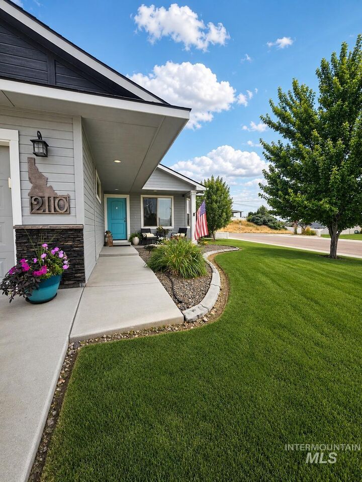 Property Photo: 2110 E Ridgeview Avenue ID 83661