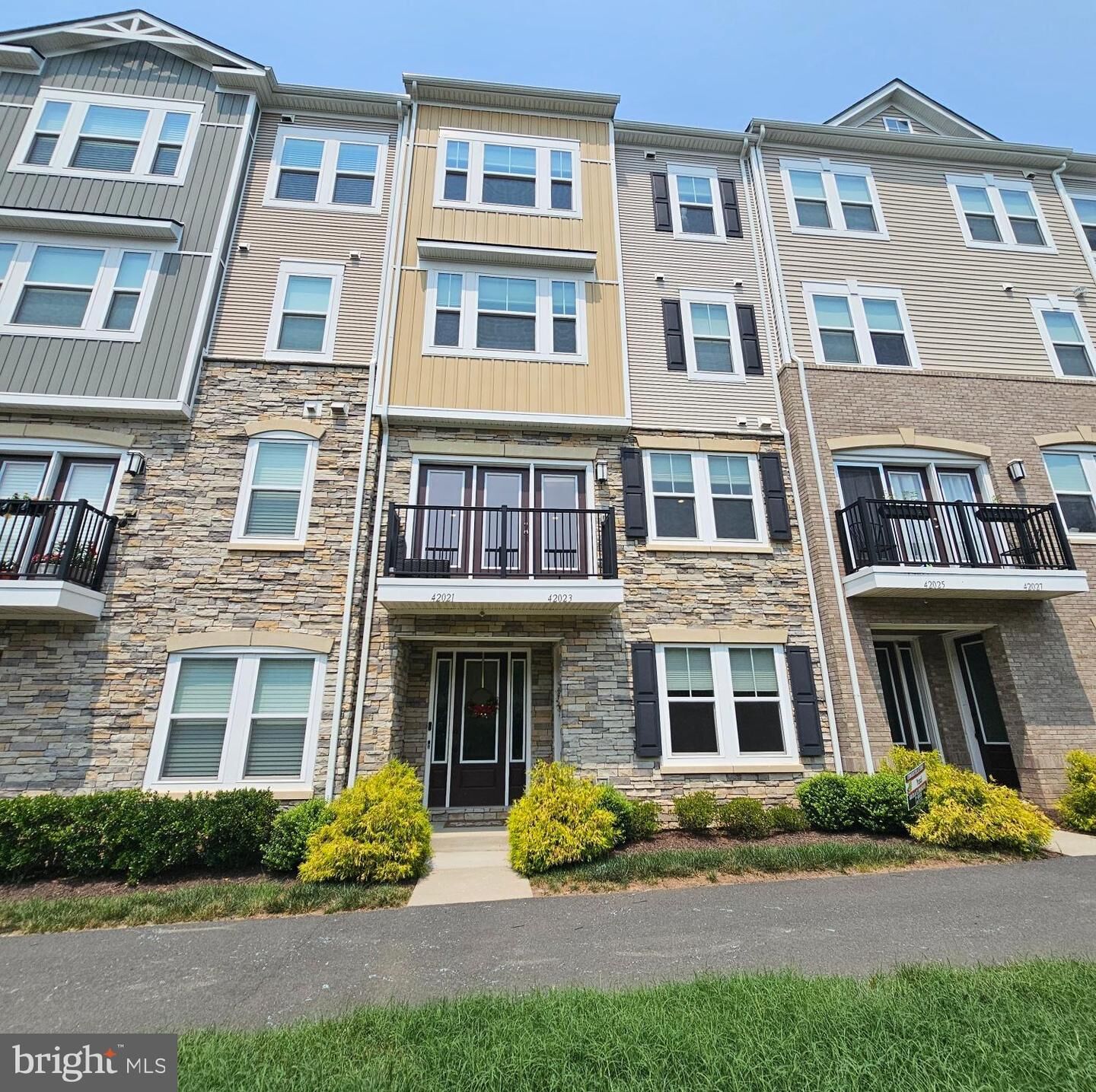 Property Photo:  42023 Glade Creek Terrace Terrace  VA 20105 