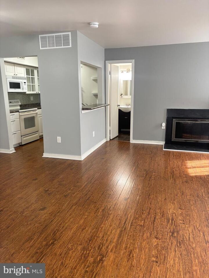 Property Photo:  1303 Roberts Way  NJ 08043 