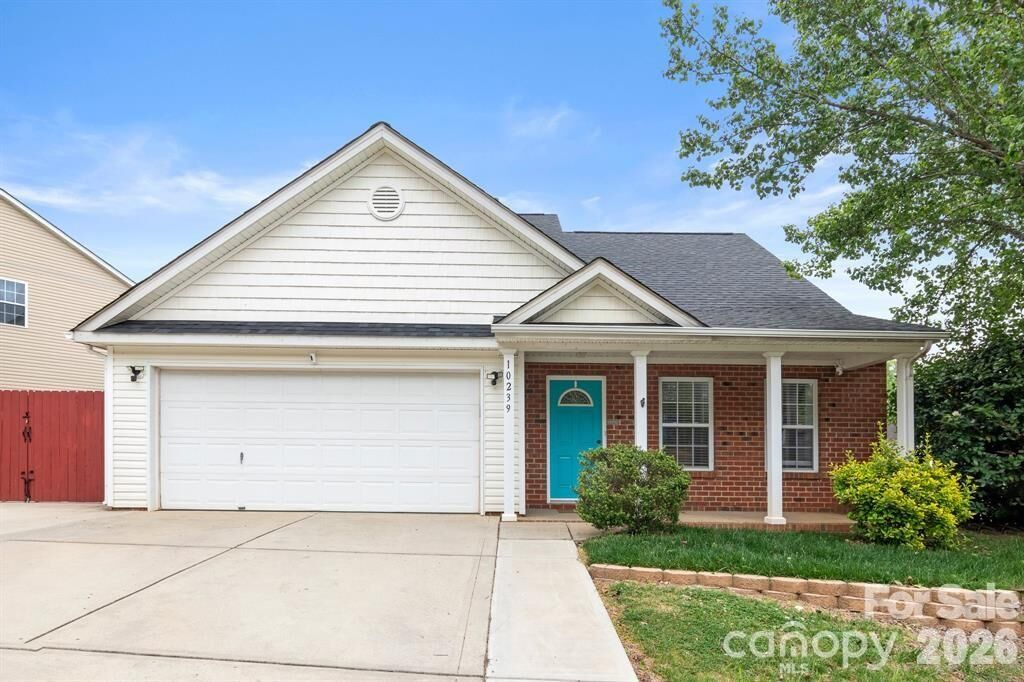 Property Photo:  10239 Apple Dove Court  NC 28214 