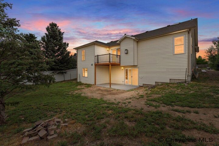 Property Photo:  1112 Crescent Dr  WY 82007 