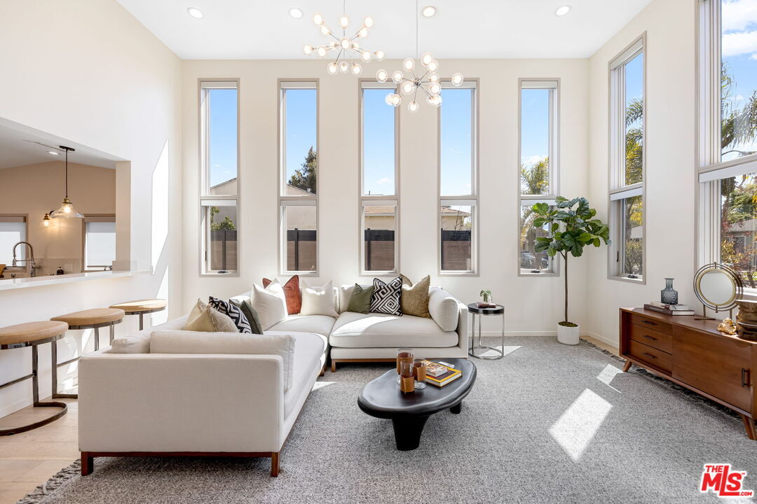 Property Photo: 3910 Berryman Ave CA 90066