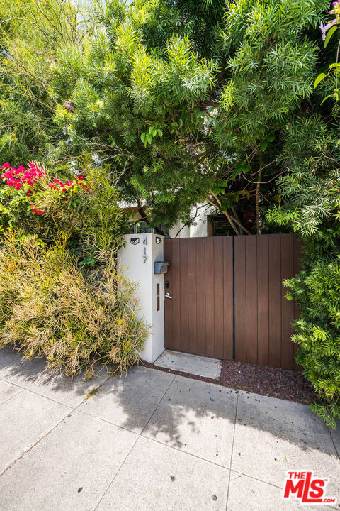 Property Photo:  417 Venice Way  CA 90291 