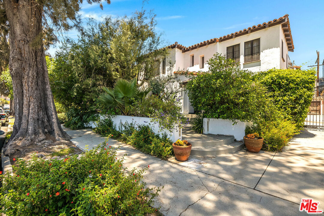 Property Photo:  8447 W 4th St  CA 90048 