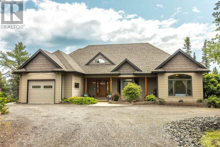 135 Mickelson Dr E — photo 1