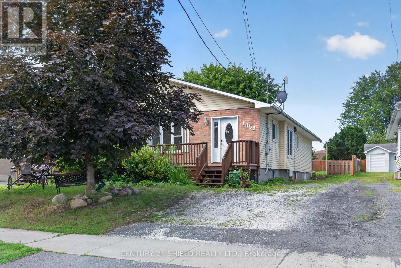 Property Photo:  1852 Brookdale Avenue  ON K6J 5R9 