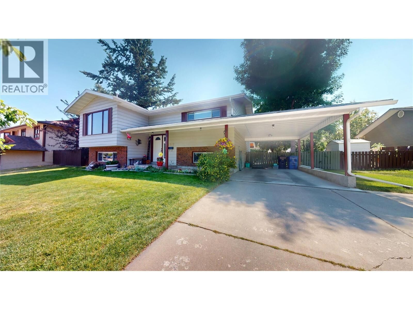 Property Photo: 1317 16th Street South BC V1C 5K5
