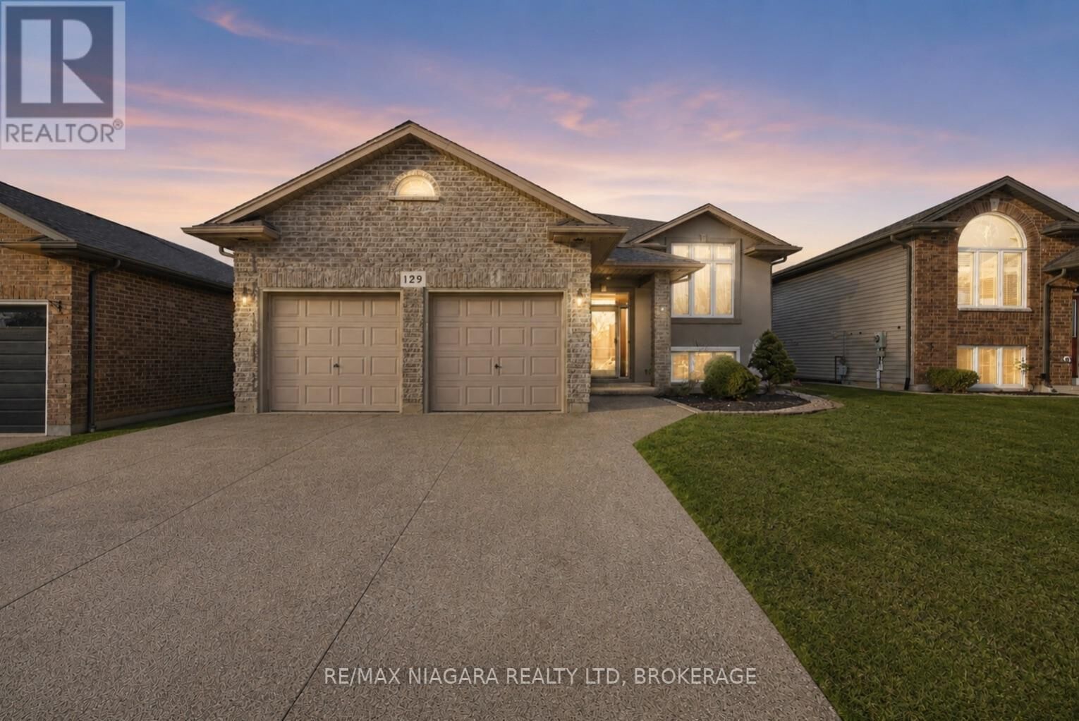 Property Photo:  129 Wellbrook Avenue  ON L3C 7M8 