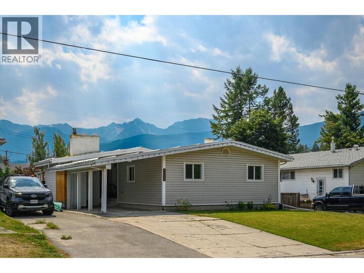 Property Photo: 1206 12th South Street BC V0A 1H0