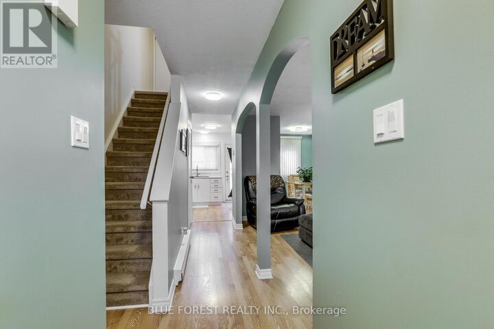 Property Photo:  166 West Southdale Road West 54  ON N6J 2J1 