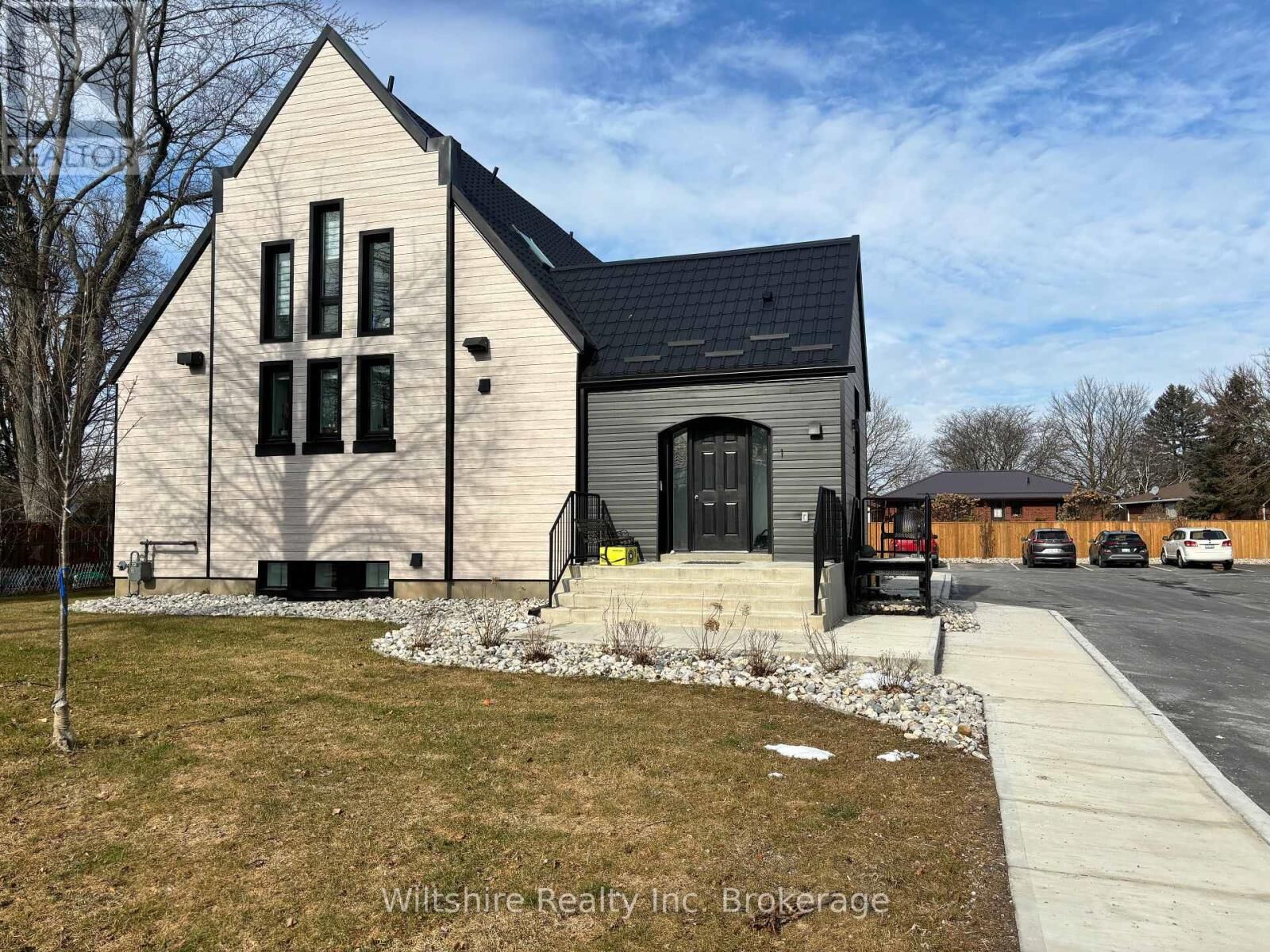 Property Photo:  14 Glendale Drive 3  ON N4G 1J2 