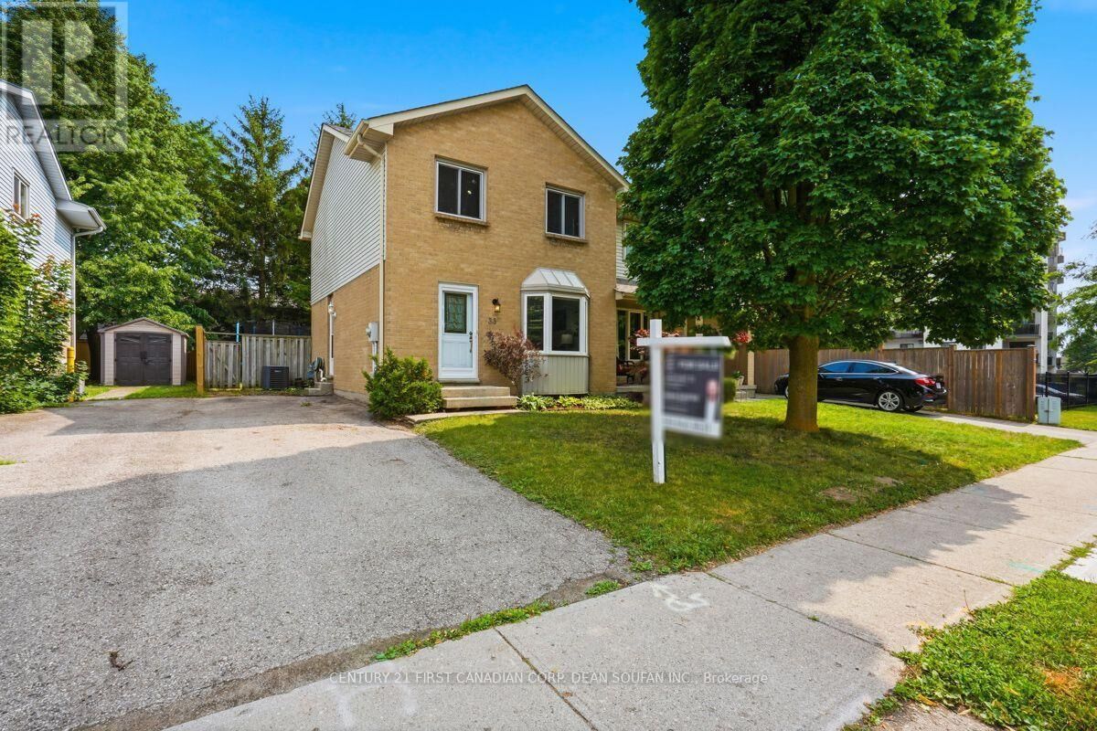 Property Photo: 33 Ashley Crescent ON N6E 3P7