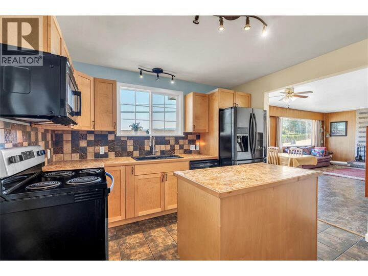 Property Photo:  804 Ross Avenue  BC V2A 3A7 