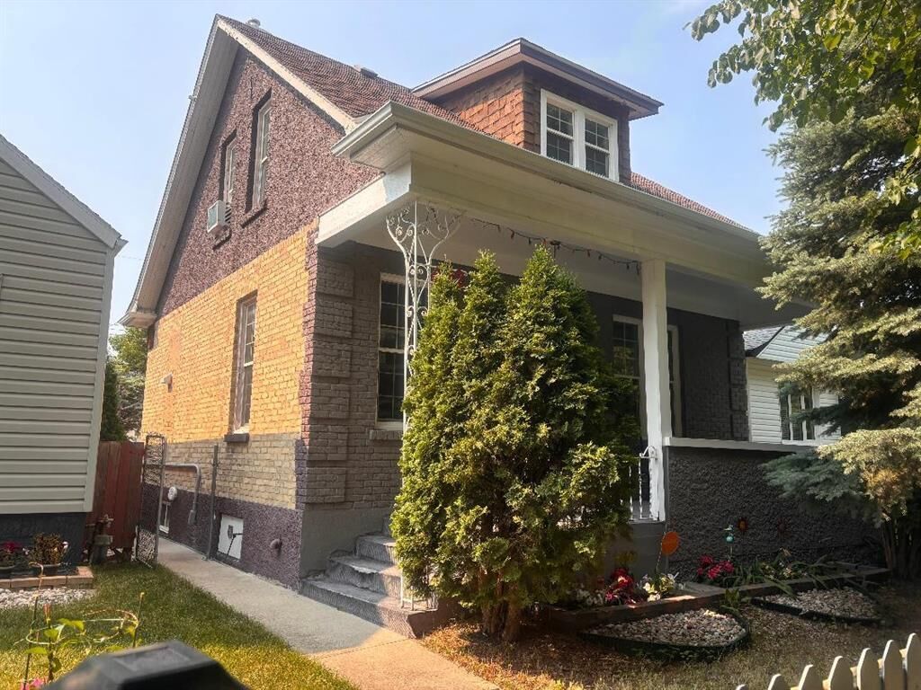 Property Photo: 432 Parr Street MB R2W 5E9