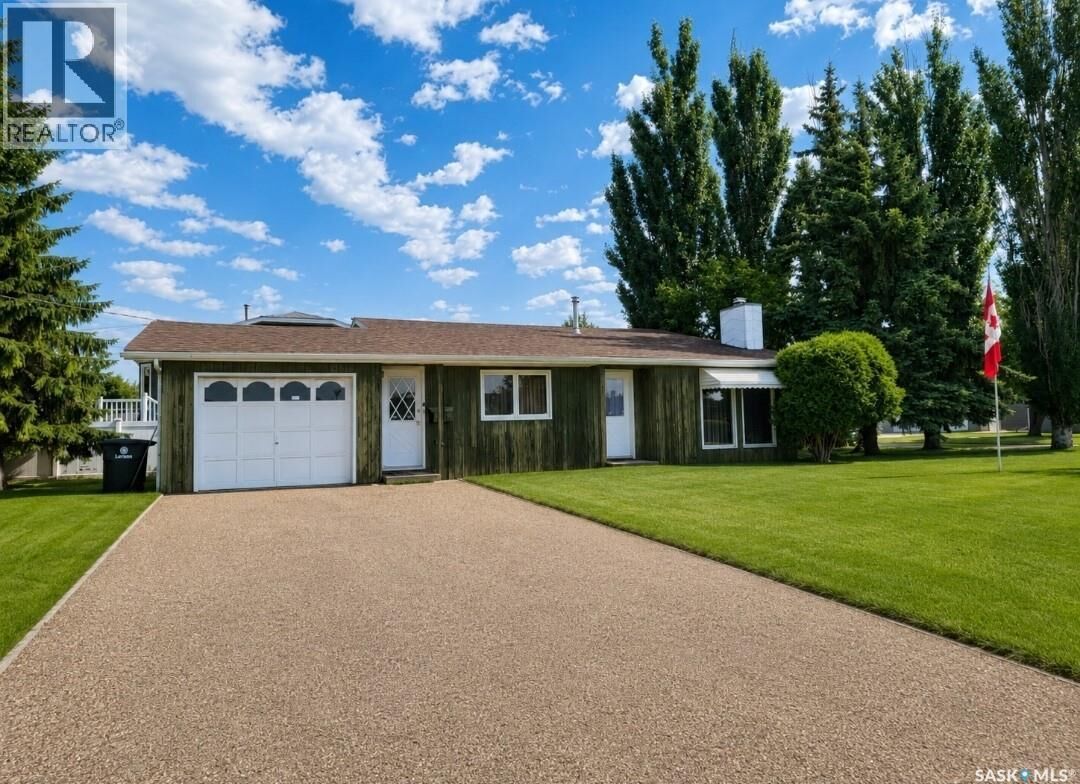 Property Photo:  509 3rd Street E  SK S0K 4W0 