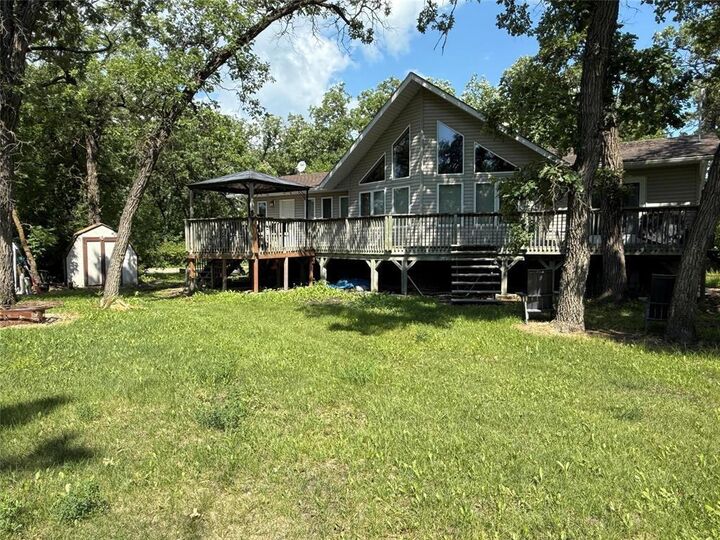 Property Photo: 6 North Drive MB R0H 1P0
