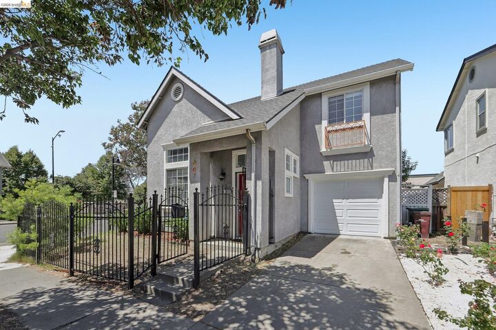 Property Photo: 807 Myrtle St CA 94607