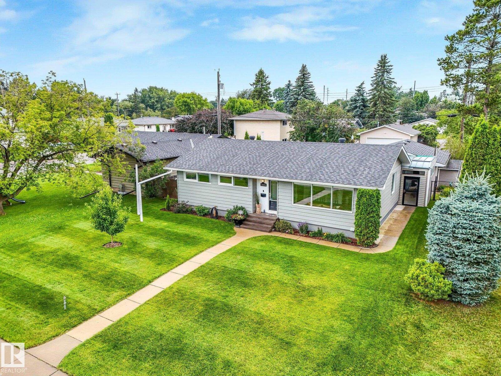 Property Photo:  15224 79A Avenue NW  AB T5R 3H4 