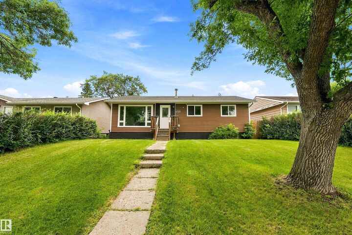 Property Photo: 4728 48 Avenue AB T9A 0M5