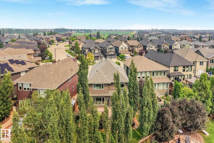 Property Photo:  2722 Kirkland Way SW  AB T6W 2R4 