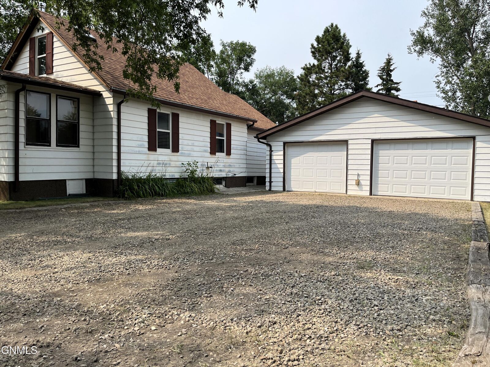 Property Photo: 612 Bismarck Avenue ND 58579