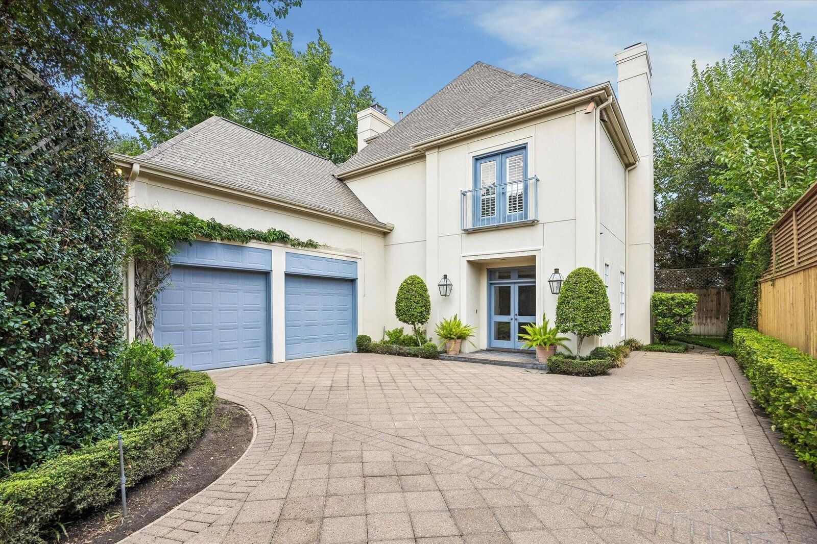 Property Photo: 1721 Nantucket Drive 2 TX 77057