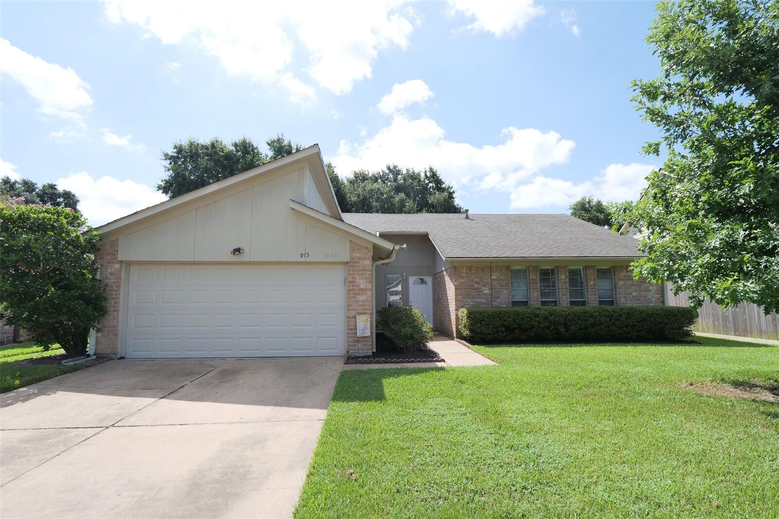 Property Photo: 915 Comstock Springs Drive TX 77450