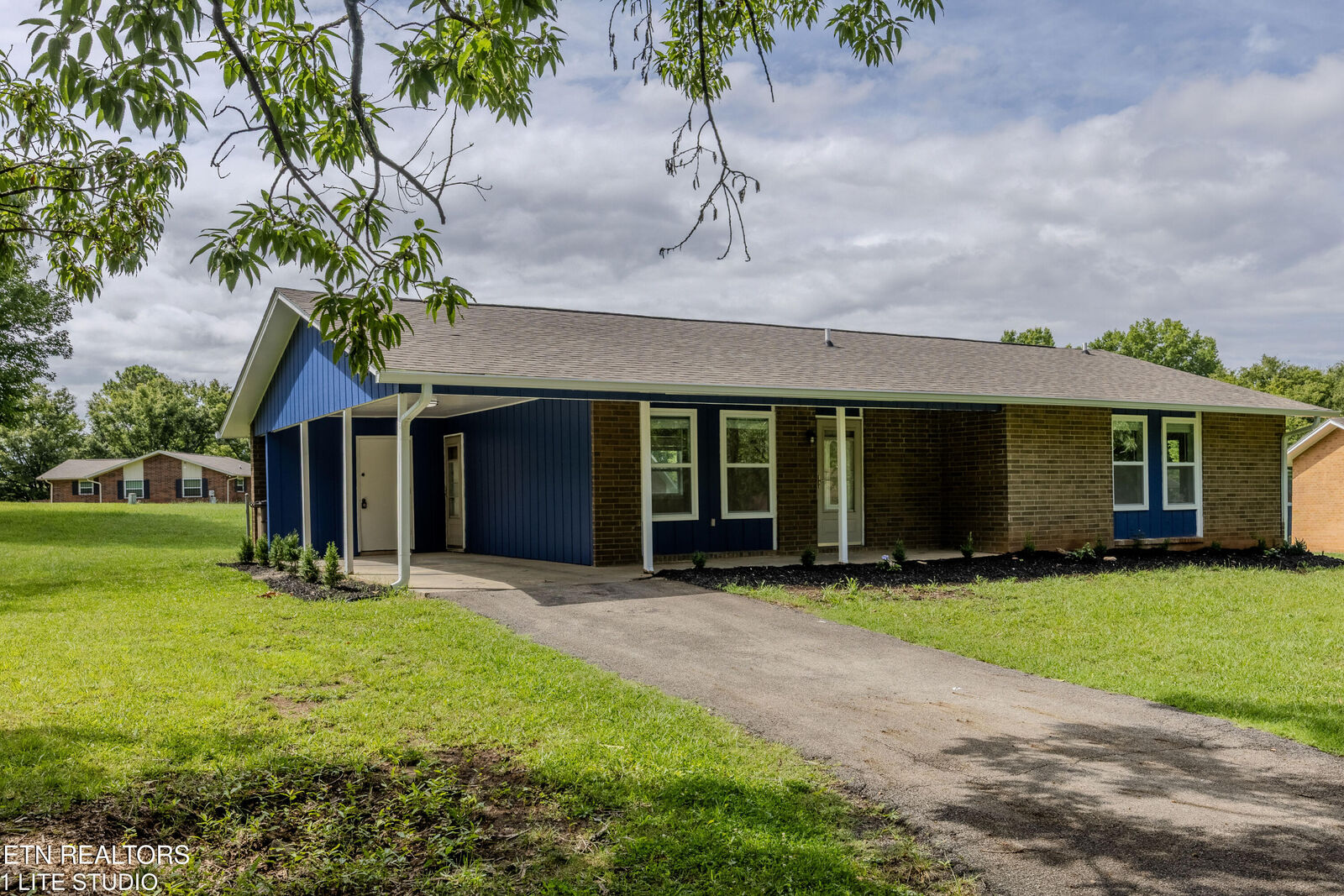 Property Photo: 1658 Laurans Ave TN 37915