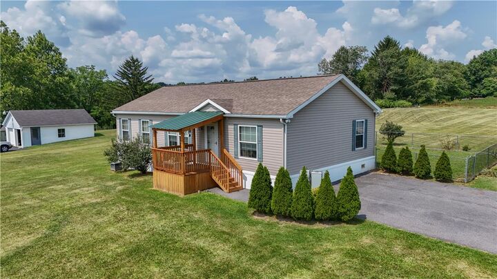 Property Photo:  4452 W Mountain View Drive  PA 18088 