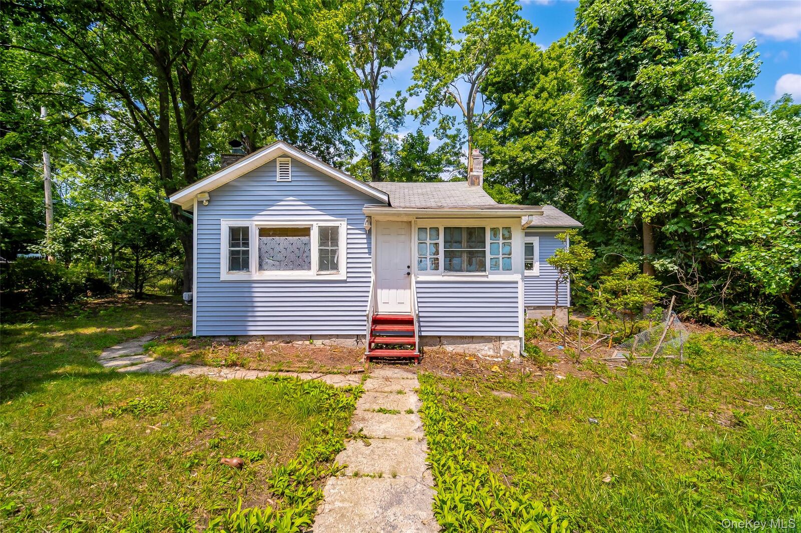 Property Photo:  18 Paradise Trail  NY 10950 