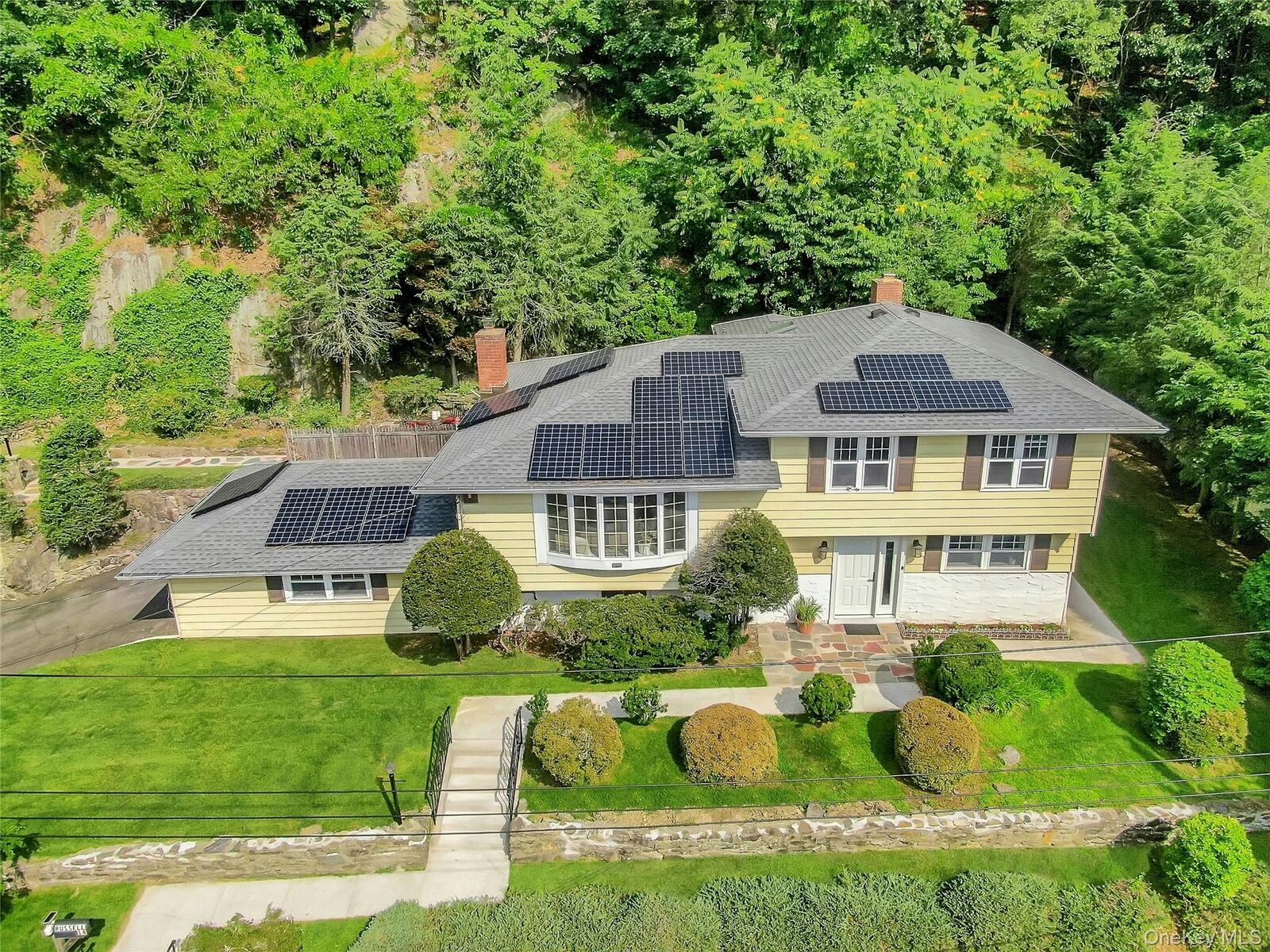 Property Photo:  14 Russell Place  NY 10522 