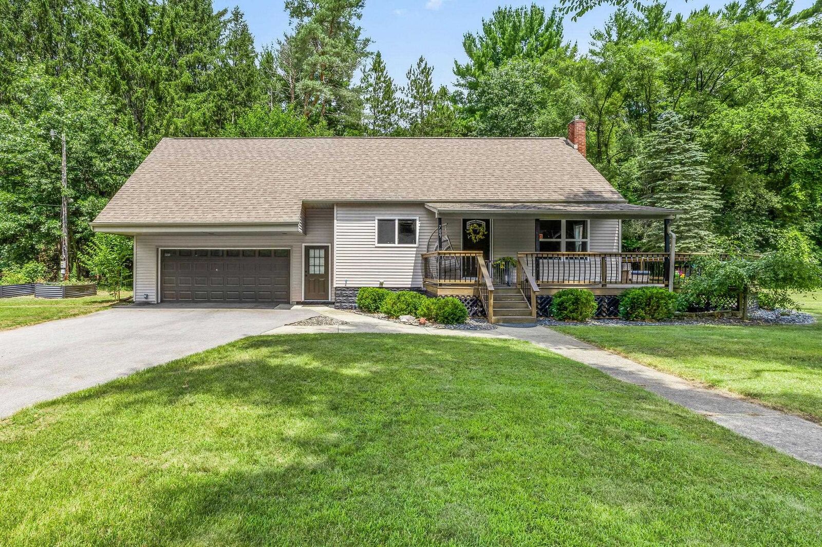 Property Photo:  709 E Miller  MI 48640 