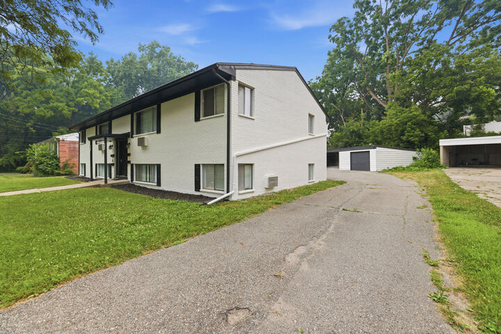 Property Photo:  813 NE Carrier Creek Boulevard NE  MI 49503 