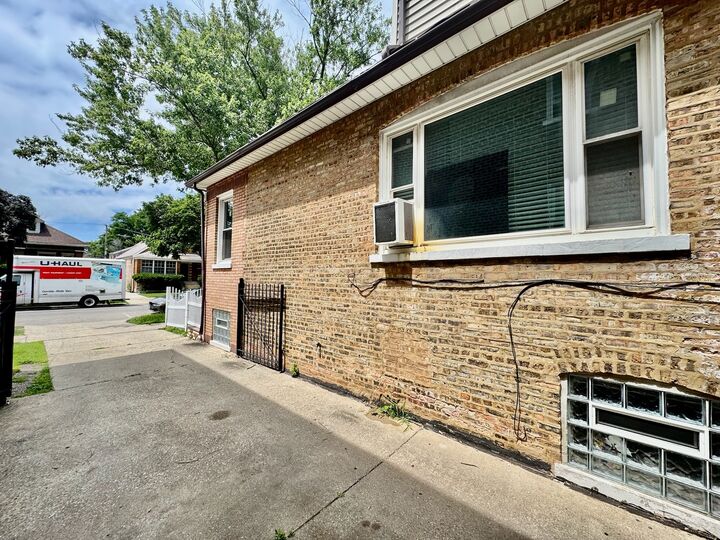 Property Photo:  8325 S Saginaw Avenue  IL 60617 