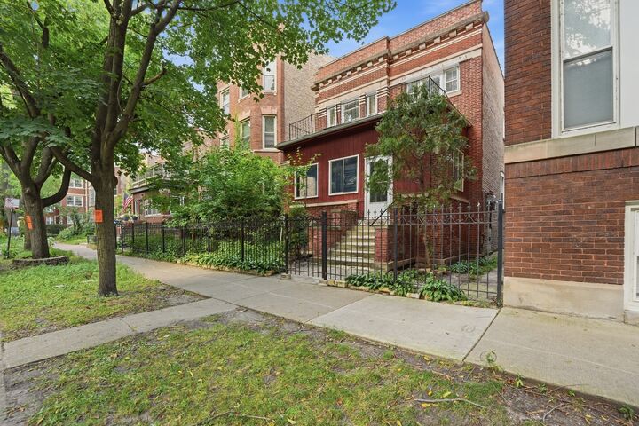 Property Photo:  6311 N Lakewood Avenue  IL 60660 
