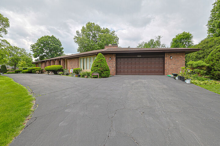 Property Photo:  9 Camelot Drive  IL 60523 
