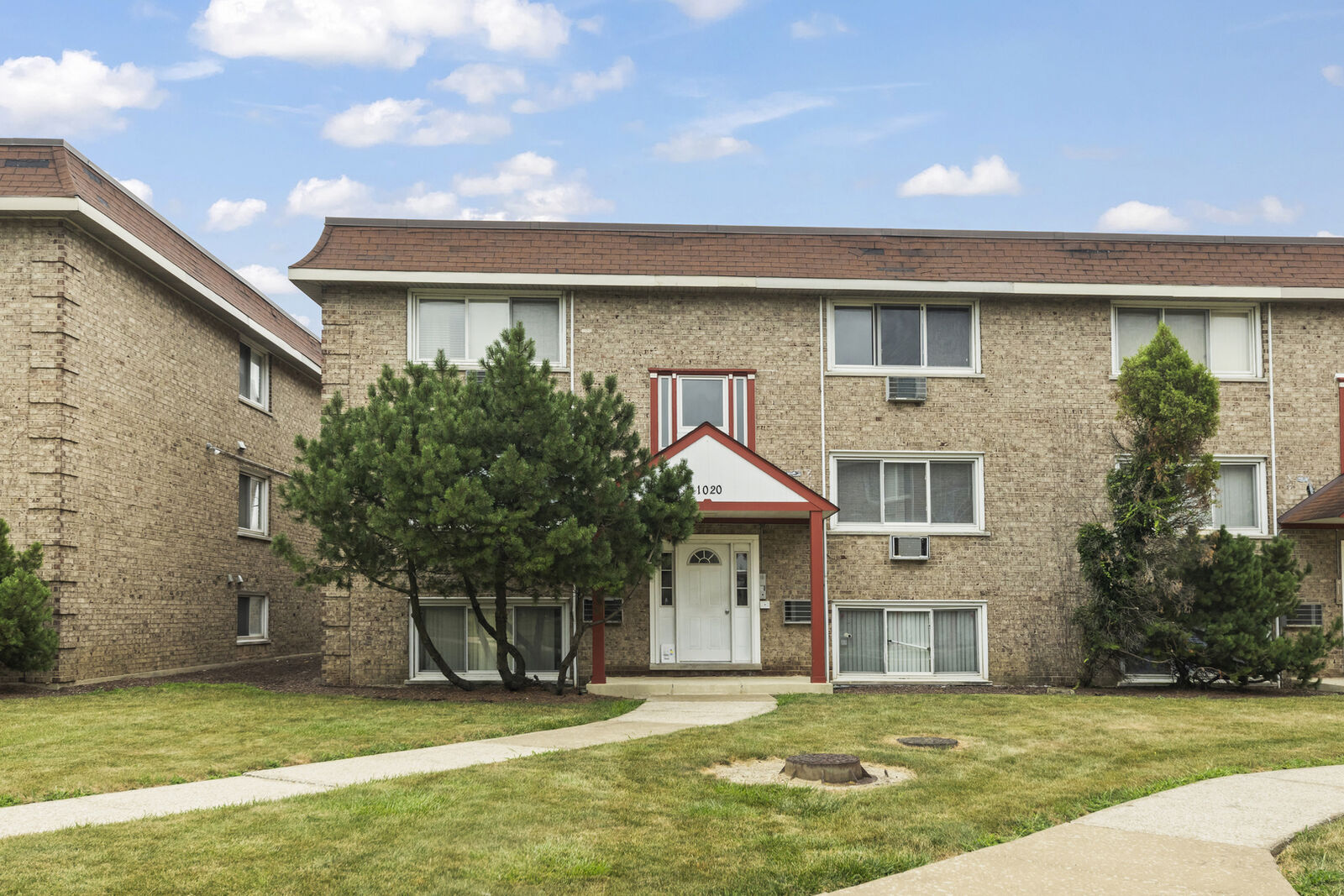 Property Photo:  1020 W 18th Street 2S  IL 60155 